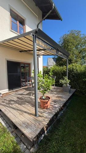 Erkély/terasz, Gemütliches 50qm Apartment mit Terrasse und Garten (Gemutliches 50qm Apartment mit Terrasse und Garten) in Eiselfing