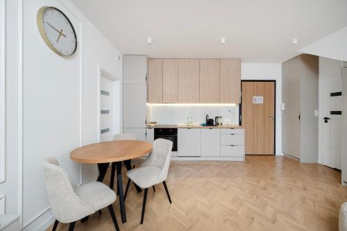 Rąbieńska Urban Elegance Apartment by BookingHost