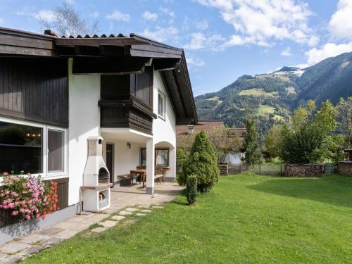 Chalet in Maishofen near Ski Slopes in 5751 Maishofen