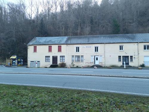 Logement rustique pont de menat les gorges de la Sioule in Neuf-Eglise