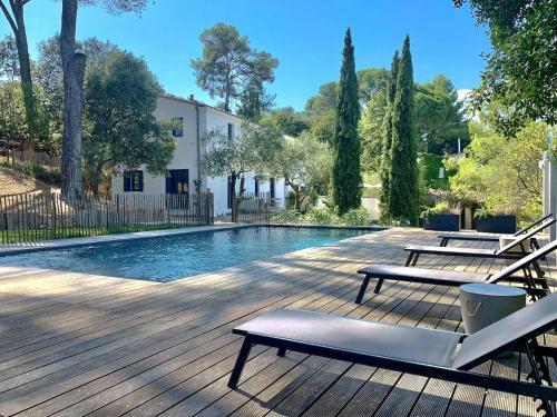 Exterior view, Provencal Mansion With Pool Near Montpellier in Saint-Eloi