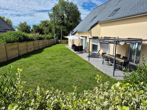 Сад, Maison Ariel - Charmante maison pour 6 in Брехаль