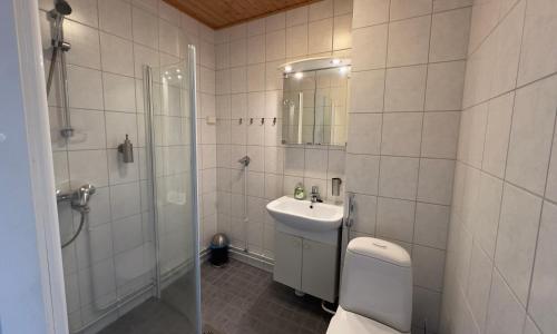 ฝักบัว, Apartments Ella in ซาโล