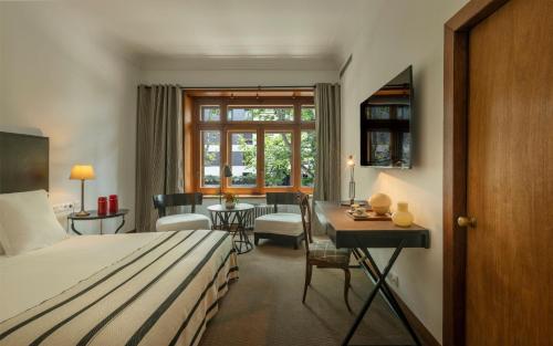 room detail thumbnail 1