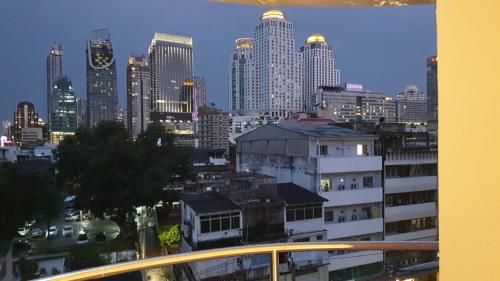 room detail thumbnail 1