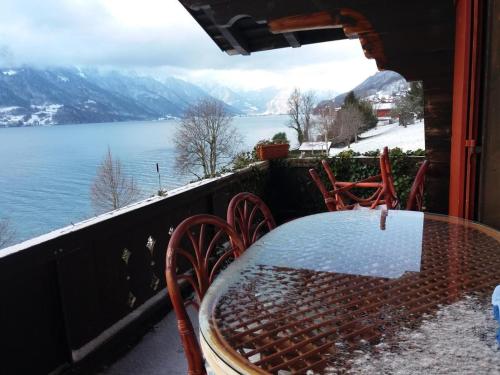 Exterior view, Chalet Holzwurm in Oberried am Brienzersee