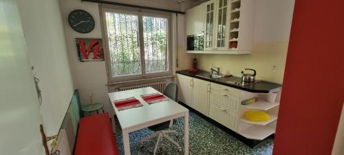 Einzelzimmer mit Gemeinschaftsbad -und Küchenbenutzung (Einzelzimmer mit Gemeinschaftsbad -und Kuchenbenutzung) in Croglio