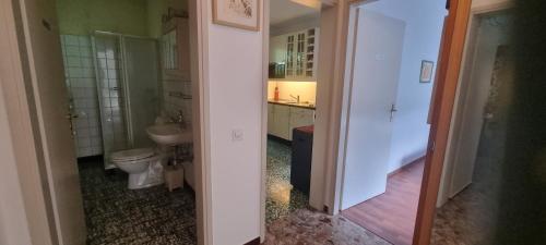 Einzelzimmer mit Gemeinschaftsbad -und Küchenbenutzung (Einzelzimmer mit Gemeinschaftsbad -und Kuchenbenutzung) in Croglio