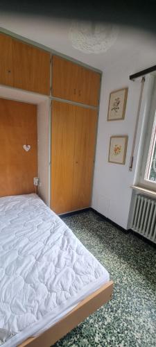 Einzelzimmer mit Gemeinschaftsbad -und Küchenbenutzung (Einzelzimmer mit Gemeinschaftsbad -und Kuchenbenutzung) in Croglio