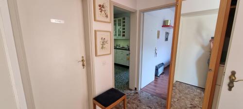 Einzelzimmer mit Gemeinschaftsbad -und Küchenbenutzung (Einzelzimmer mit Gemeinschaftsbad -und Kuchenbenutzung) in Croglio