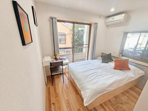 Asakusa Hanabi 205 Room Double Bed 4 min walk to Asakusa Temple Direct subway access to Narita Haneda Airport