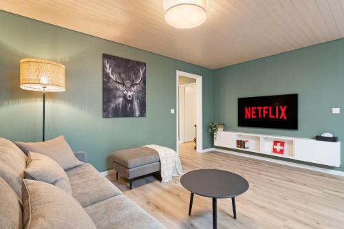 Skupni salon/TV območje, Alpine Gem - AC - FreeParking - LakeBeach 8min drive in Altdorf