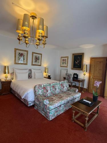 Deluxe Double Room with Golf Court View
