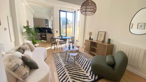 Duplex de charme au cœur du Triangle dOr near Brasserie le Johnston