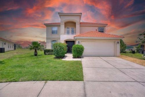 Beautiful 5 Bedroom Viola Pool Home