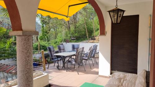 Balkon/terasa, Einzelzimmer mit Gemeinschaftsbad -und Küchenbenutzung (Einzelzimmer mit Gemeinschaftsbad -und Kuchenbenutzung) in Croglio