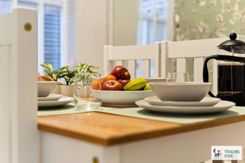 廚房, Liz's 4 Bed House: Close to the Motor Point Arena in 達勒斯