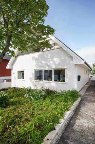Central 2BR Apt with Garden View, Tórshavn