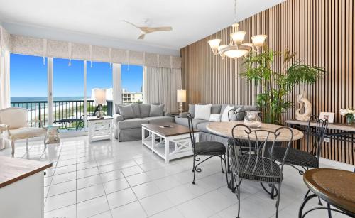 The Crescent 402 in Destin, USA