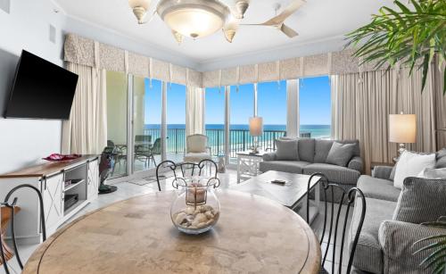 The Crescent 402 in Destin, USA