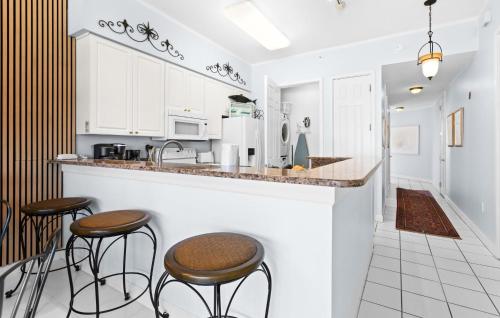 The Crescent 402 in Destin, USA