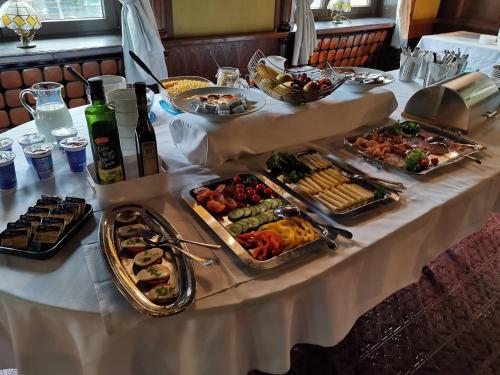 Food and beverages, Garni Hotel Cirman in Medno