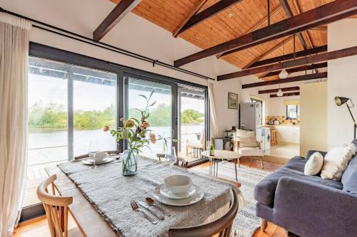 Innisfree House by Leap Escapes in Brundall