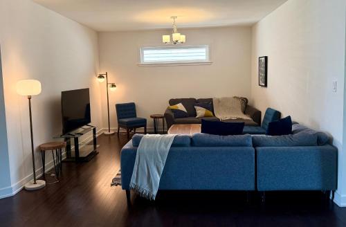 Executive 4BDRM Home with Loft and Bsmnt