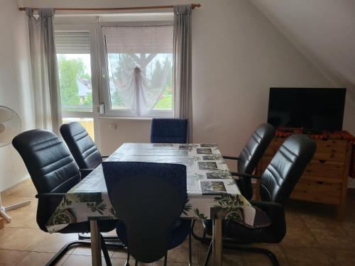 Ferienwohnung mit Pool, WLAN direkt am See 70qm in บาลาตองมาเรียฟูร์โด