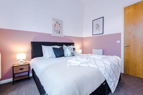 Three Bedroom House by Brookland Stays Serviced Accommodation Short Lets Manchester with Free WiFi, Manchester (photo 10)