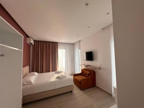 Hotel Emblem - image 2