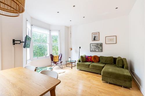 Contemporary Archway Retreat Near Tube, Londres