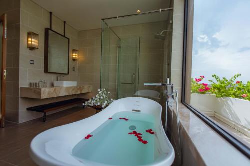 The Palm Nest Cam Ranh  Private Pool Villa - 화장실