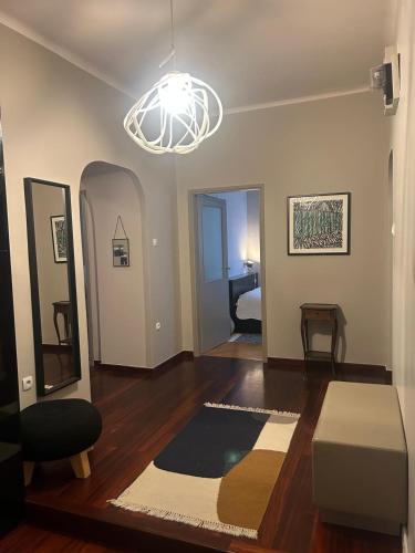 Elegant Art City Apartment - image 12