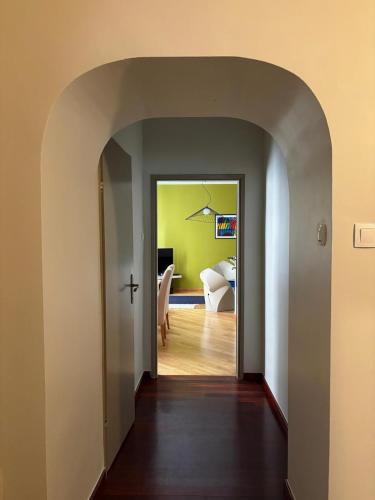 Elegant Art City Apartment - image 7