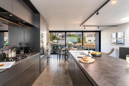 Villa Pietra - Camps Bay - image 11
