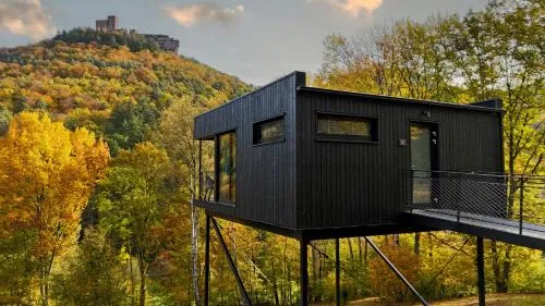Bergchalet auf Stelzen in Annweiler am Trifels, Deutschland