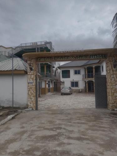 Great Peace & Love Hotel in อมาซามัน