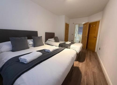 24-7 Secured City Centre Apartments with Free Underground Parking and WiFi, Birmingham (photo 3)