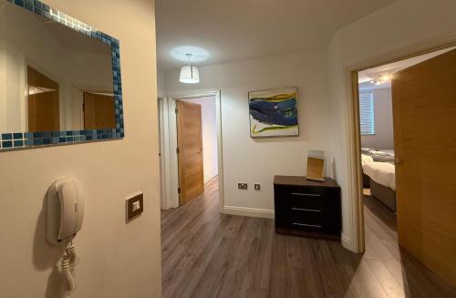 24-7 Secured City Centre Apartments with Free Underground Parking and WiFi, Birmingham (photo 6)