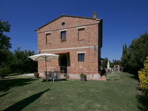  Farmhouse in Tuscany near Siena & Hot Springs in Castelnuovo Berardenga