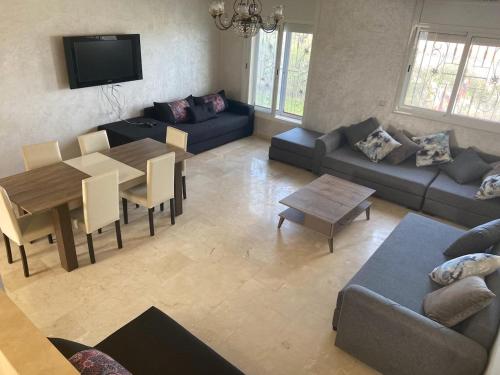 Jagatud salong / TV-ala, Ocean View Villa avec Piscine en Bord de Mer in Sidi Rahal
