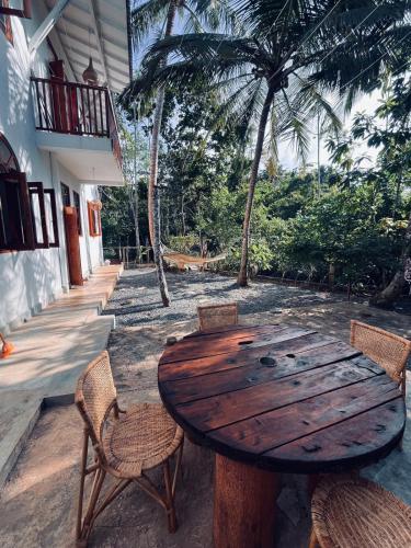 Exterior view, La Sirena Villa in Unawatuna