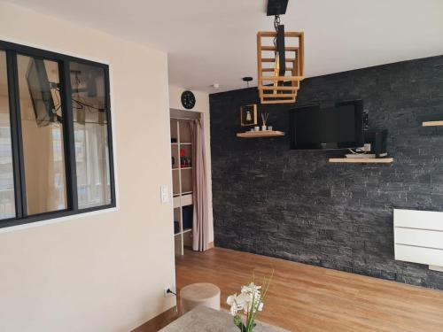 Apartment with pool included near L'Amphore