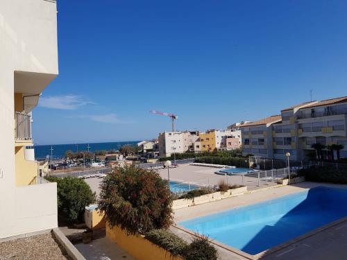 Apartment with pool included near L'Amphore