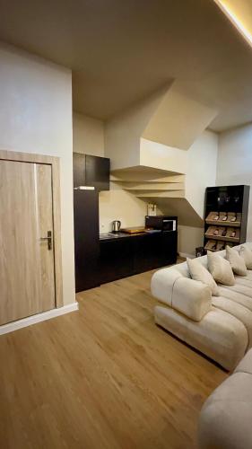 1 Bedroom cinematic apartment - image 5