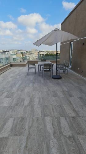 Modern Penthouse XXL Terrace in แอตตาด