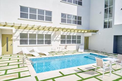 ZenBreak Coral Beach #204 in Little Battaleys