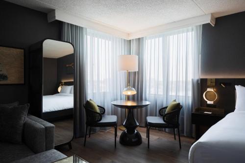 Renaissance Chicago North Shore Hotel - image 7