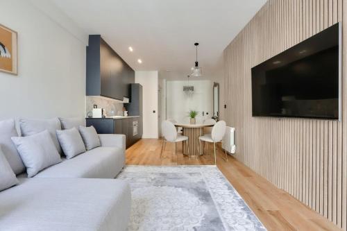 Beautiful 2BR in City Center of Paris, Paris